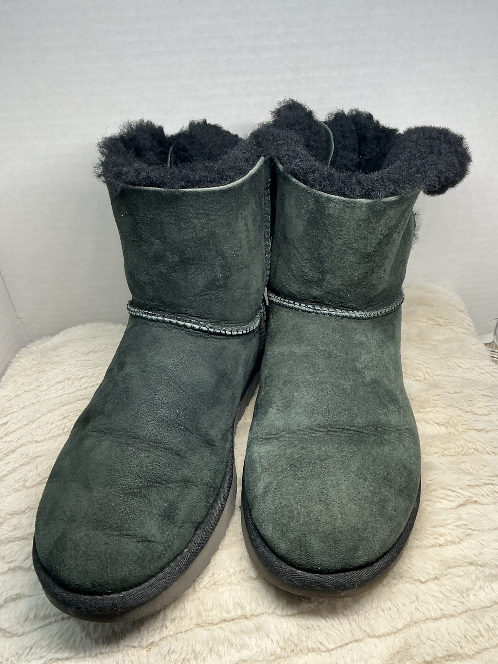 UGG Mini Bailey Knit Bow Black Suede Boots Women’s Size 9 1091931 EUC
